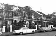 , Many North Sydney houses were built before the age of the motor car and, therefore, without garages or the space for off-street parking. By the 1970s, these thoroughfares were congested with parked cars. The photograph shows a Victorian-era street in Kirribilli in 1982. Stanton Library
