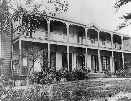 , 'Brisbane House' photographed with timber wings in the 1920s. Stanton Library