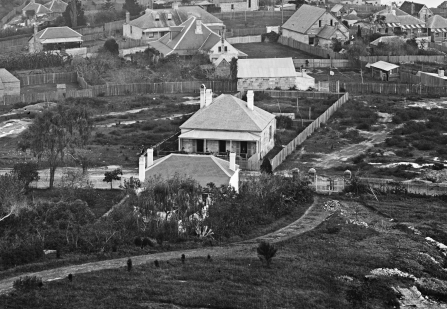 , This stone cottage in William Street, North Sydney, typifies the Georgian style as it was manifested in modest dwellings across North Sydney. Photograph by Charles Bayliss, 1875. State Library of New South Wales.