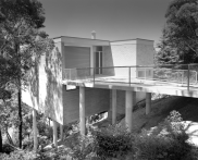 , 'Basser House' entry from Cowdroy Avenue, Cammeray. Photograph by Max Dupain, 1959. Courtesy Max Dupain and Associates and Seidler family. Copyright Penelope Seidler